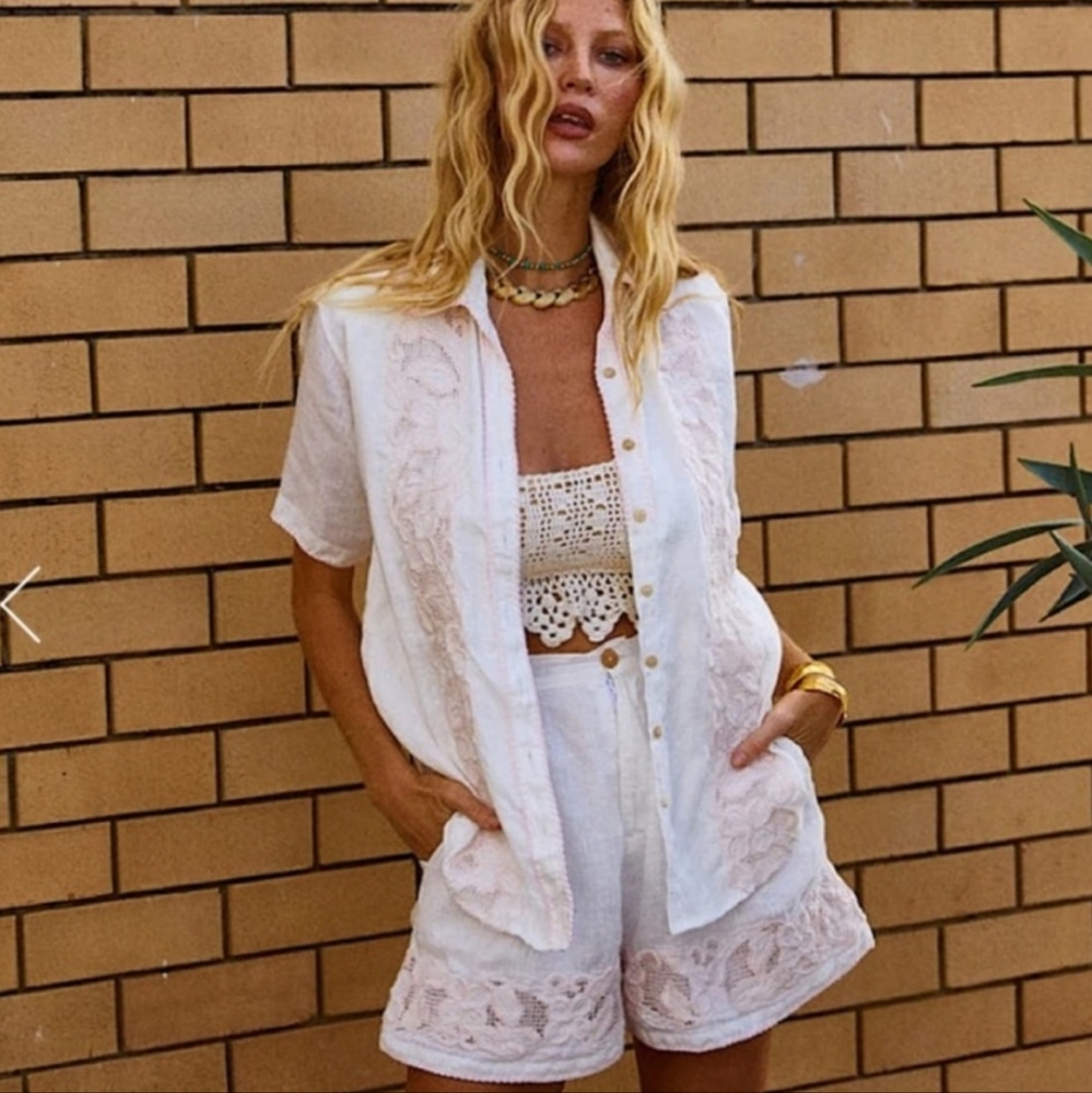 Chasing Unicorns Over the Border linen shorts xs